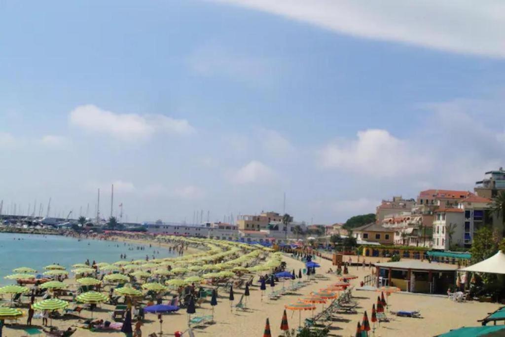 Ampio Appartamento Centrale San Remo Kültér fotó
